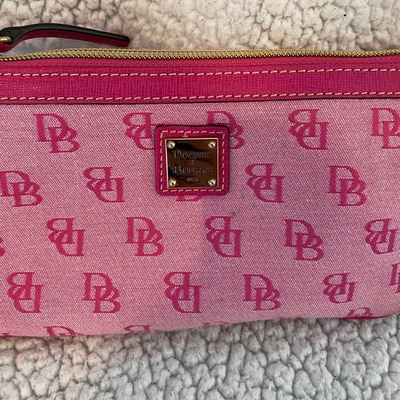 💯 Authentic Pink Dooney and Burke wristlet - Picture 6 of 6